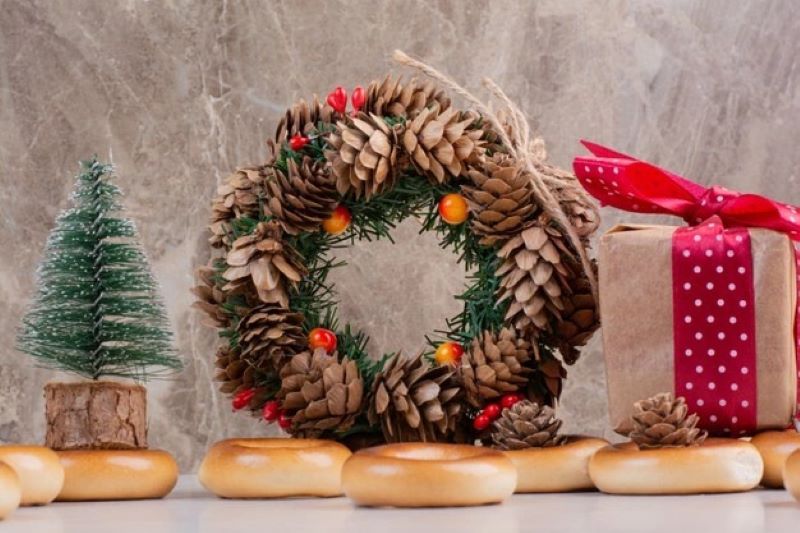 Are Artificial Christmas Wreaths And Garlands Time Consuming?