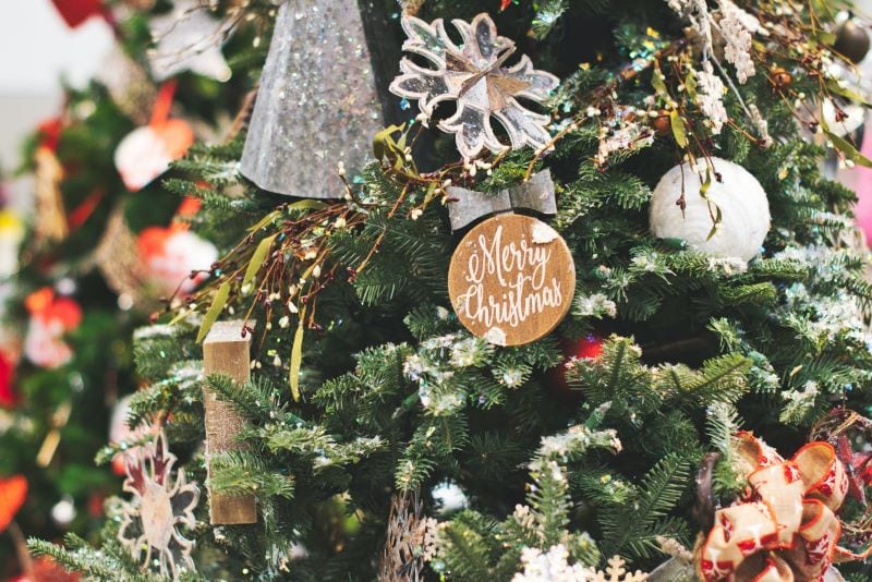 Choosing the best flocked artificial trees based on height