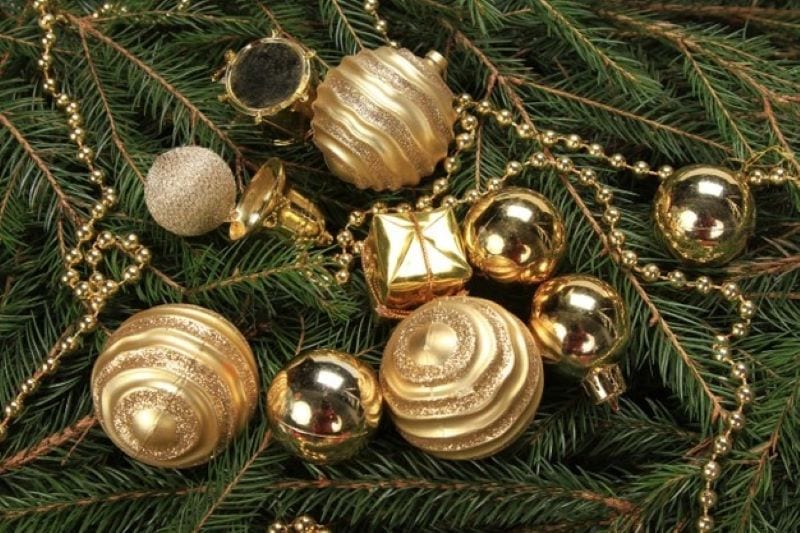 Should You Make Your Own Christmas Ornaments